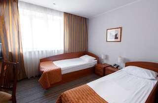 Отель Отель Reikartz Кропивницкий Кропивницкий Стандартный двухместный номер с 2 отдельными кроватями-4